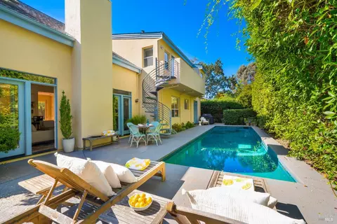6582 Oak Leaf Ct, Yountville, CA 94599