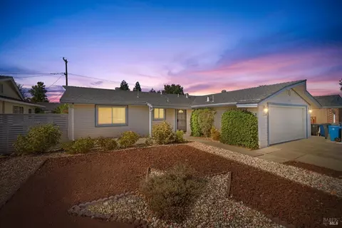 108 Yosemite Cir, Vacaville, CA 95687