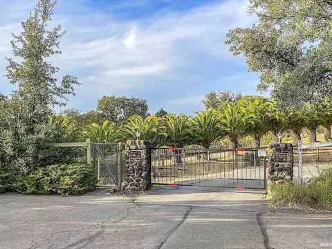 321 Dry Creek Rd, Healdsburg, CA 95448