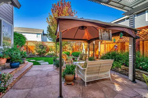 1290 Pedroncelli Dr, Windsor, CA 95492 photo 2