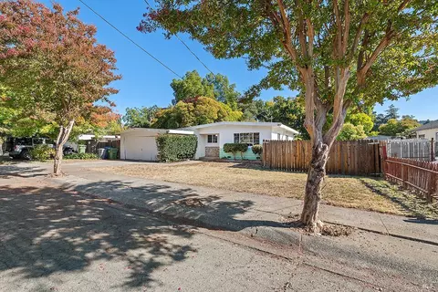 316 Hardister Dr, Cloverdale, CA 95425