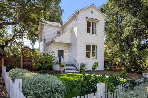 360 Grant Ave, Petaluma, CA 94952