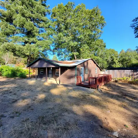44325 Lakeview Ave, Laytonville, CA 95454