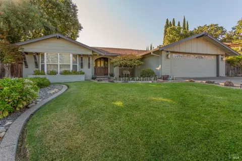 430 Willamette Dr, Vacaville, CA 95688