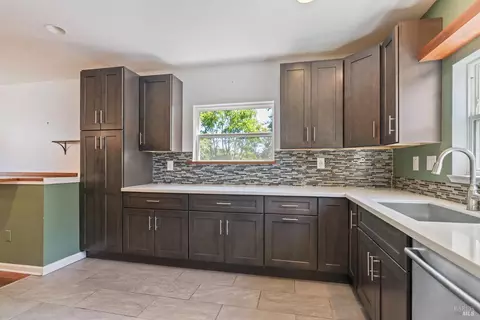 Kitchen - 6 Fairview Ave, Vallejo, CA 94590 photo 3 of 5