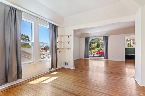 Living - 6 Fairview Ave, Vallejo, CA 94590 photo 3 of 4
