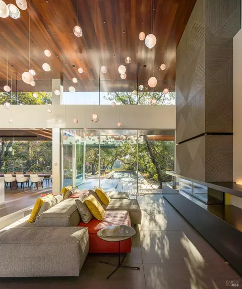 Living - Undisclosed, Healdsburg, CA 95448 photo 2 of 6