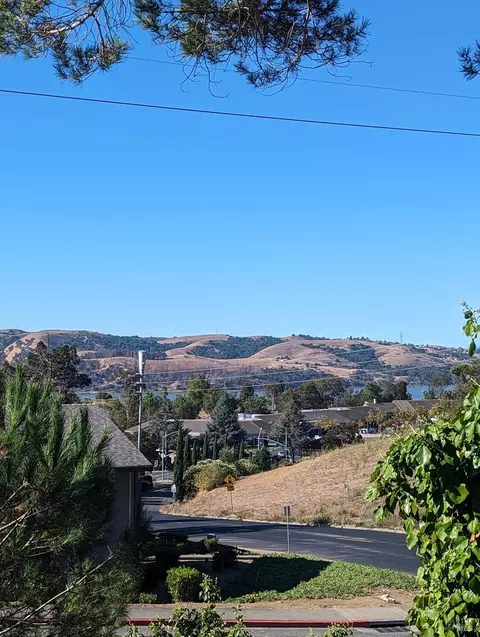 100 Chelsea Hills Dr, Benicia, CA 94510