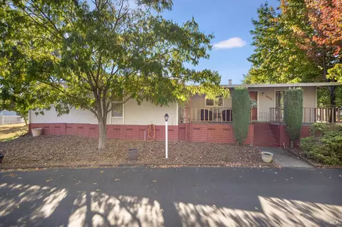 8012 Cliffrose St, Windsor, CA 95492