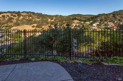 411 Knoll Dr, Fairfield, CA 94534 photo 9