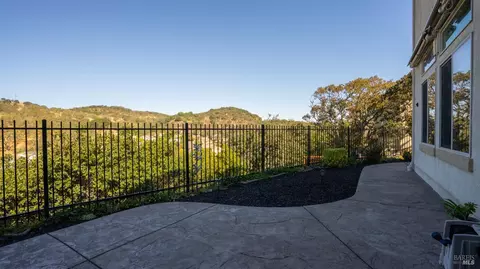 411 Knoll Dr, Fairfield, CA 94534 photo 8