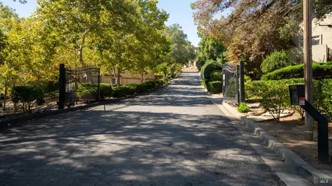 411 Knoll Dr, Fairfield, CA 94534 photo 11