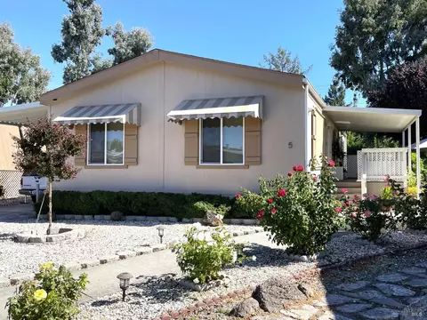 5 Estrella Dr, Santa Rosa, CA 95403