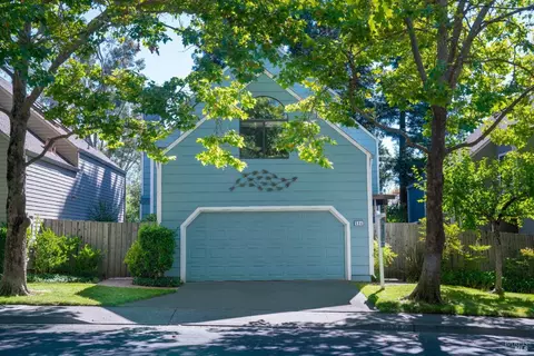 584 March Ave, Healdsburg, CA 95448