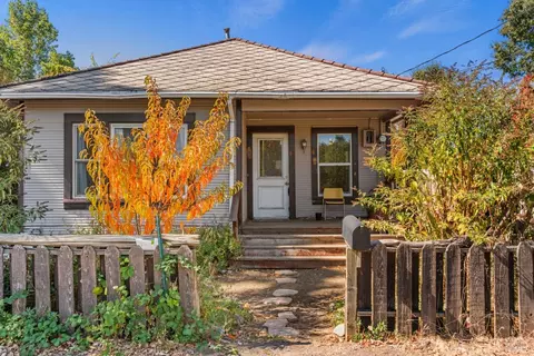 368 Mckinley St, Willits, CA 95490