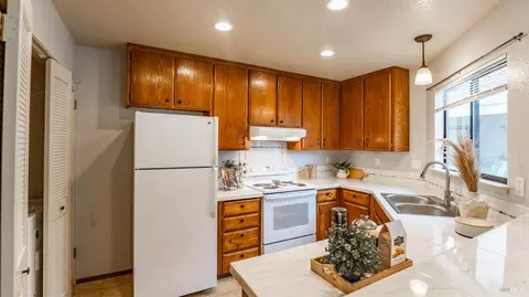 116 Bristol, Hercules, CA 94547 photo 9
