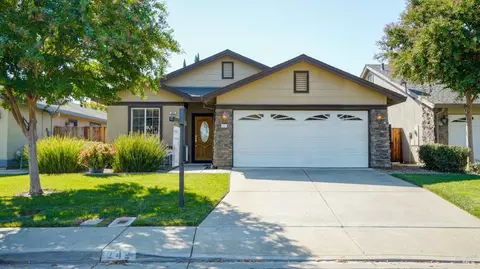 242 Town Center Way, Vacaville, CA 95687