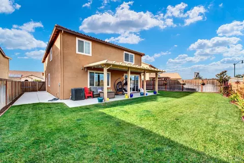 Exterior - 7019 E Samuel Ct, Vacaville, CA 95687 photo 14 of 18