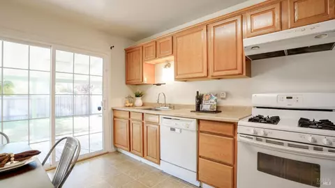 301 E Utah Dr, Fairfield, CA 94533 photo 6