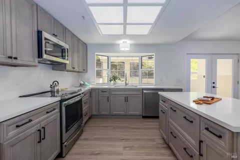 Kitchen - 385 Vine St, Vacaville, CA 95688 photo 2 of 4