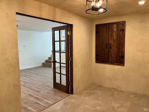 Entry Way - 385 Vine St, Vacaville, CA 95688 photo 3 of 4