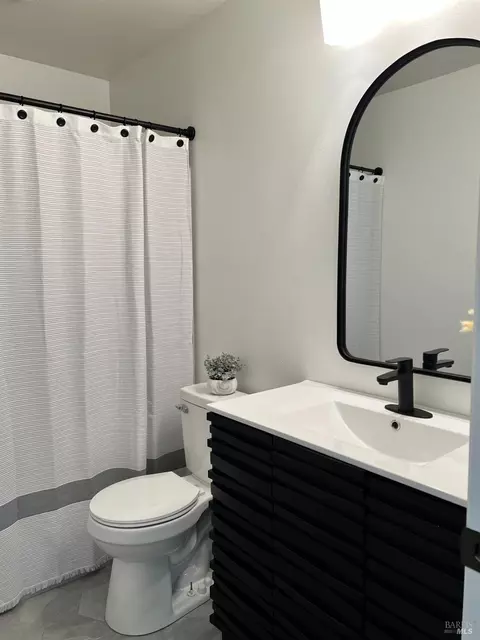 Bath - 385 Vine St, Vacaville, CA 95688 photo 2 of 3