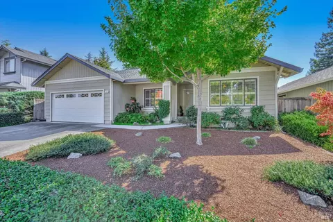 516 Gertrude Dr, Windsor, CA 95492
