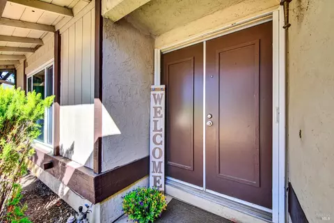 137 Gentry Cir, Vacaville, CA 95687