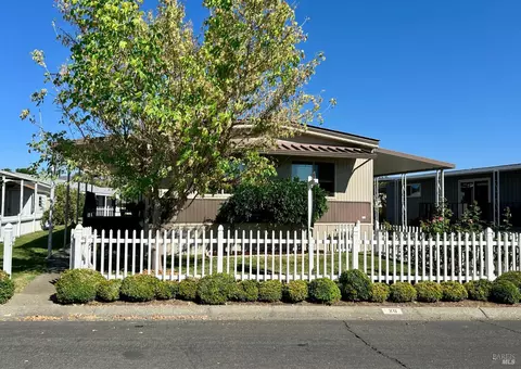 20 Camelia Dr, Napa, CA 94558