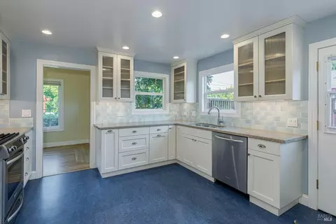 1570 Wright St, Santa Rosa, CA 95404 photo 8