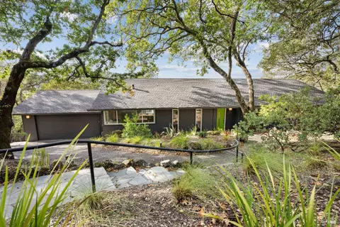 571 Michael Dr, Sonoma, CA 95476