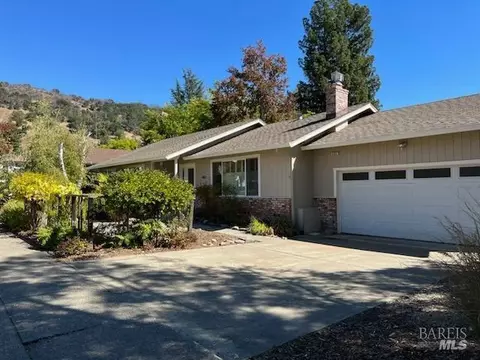 681 Rinaldo St, Santa Rosa, CA 95409
