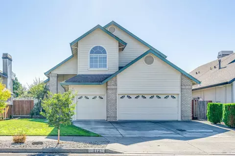 2112 Bock St, Santa Rosa, CA 95403