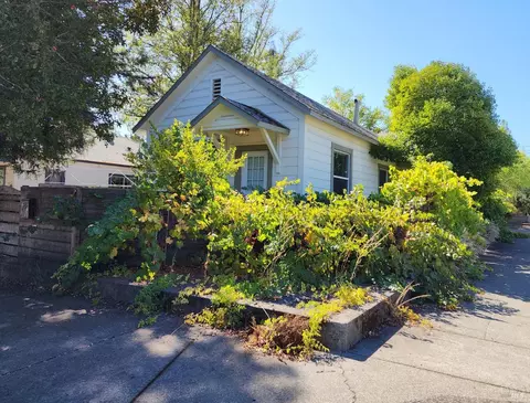 223 N Main St, Cloverdale, CA 95425