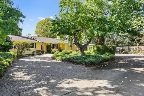 155 Bluebird Dr, Windsor, CA 95492