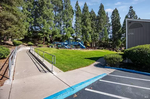 2413 Willow Tree Ln, Martinez, CA 94553 photo 32