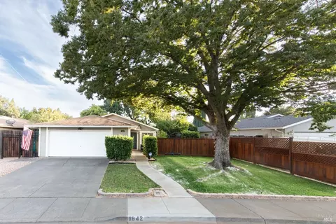 1842 Brookwood Dr, Vacaville, CA 95687