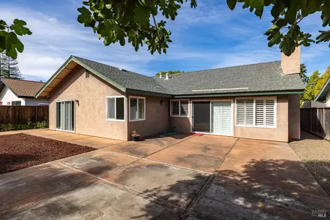 5 Larch Dr, Novato, CA 94947