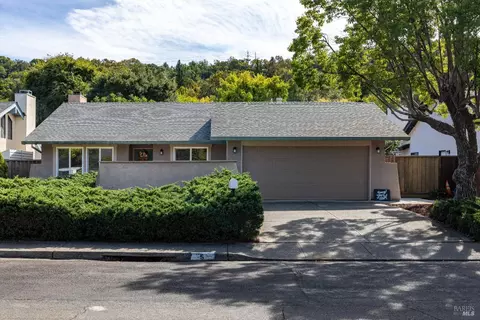 5 Larch Dr, Novato, CA 94947 photo 3