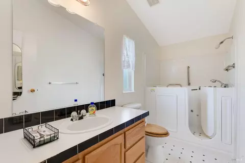 300 E H St #75, Benicia, CA 94510 photo 9