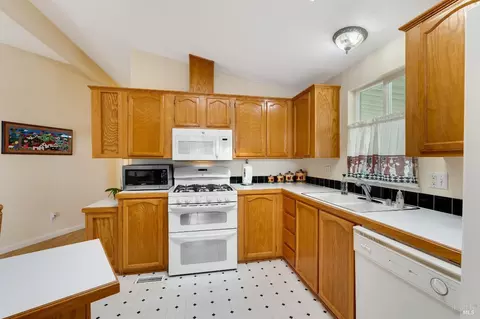 300 E H St #75, Benicia, CA 94510 photo 23