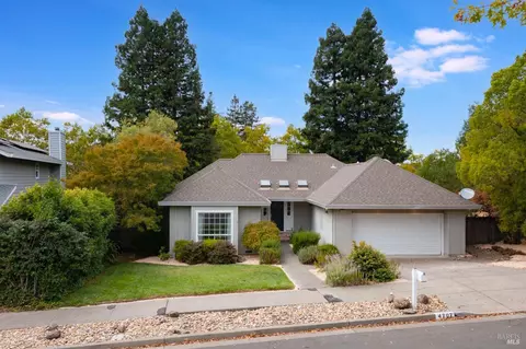 4707 Hillsboro Cir, Santa Rosa, CA 95405