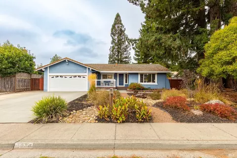 6077 Dawn Dr, Rohnert Park, CA 94928