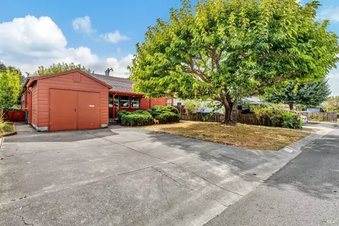 121 Revere St, Vallejo, CA 94591 photo 2