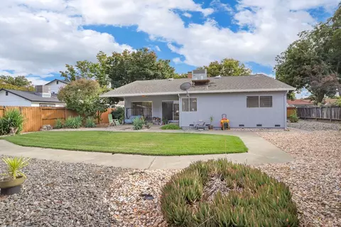 561 Parkridge Dr, Vacaville, CA 95688