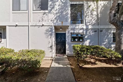 900 Southampton Rd #64, Benicia, CA 94510