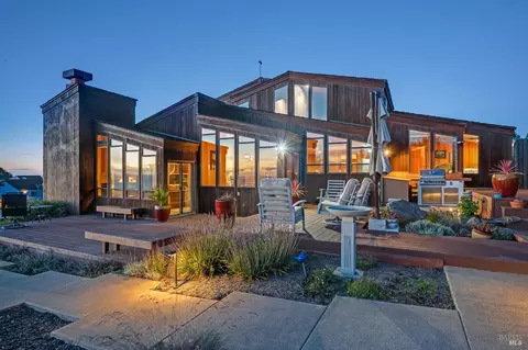 382 Los Santos Dr, Bodega Bay, CA 94923