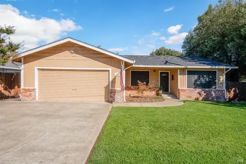 1325 S Dora St, Ukiah, CA 95482