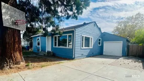 548 Flower Ave, Santa Rosa, CA 95404