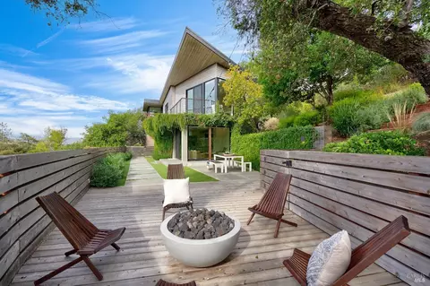 7 Meyer Rd, San Rafael, CA 94901